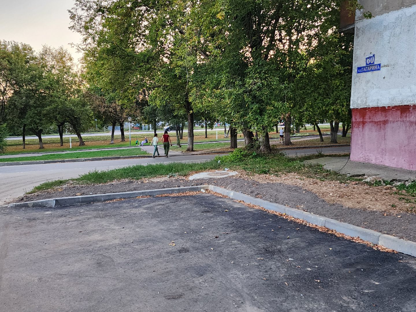 Чехов, улица Гагарина, комплексное благоустройство двора, дворовая территория, формирование комфортной городской среды, парковки, проезды, пешеходная дорожка,