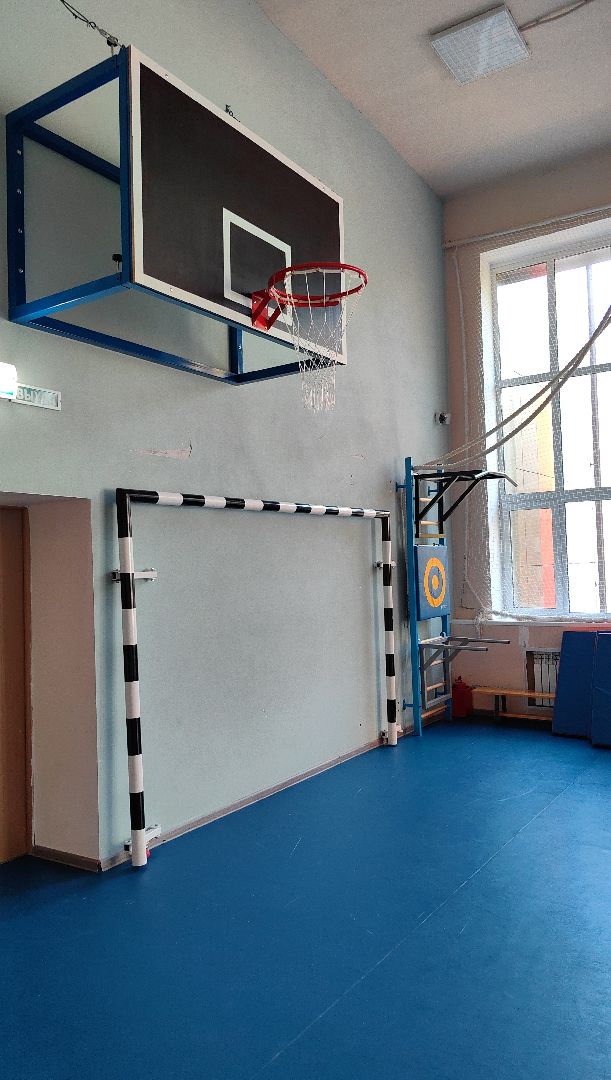 физкультура, спортивный инвентарь, обручи, мячи, спортивная площадка, мини-футбол,