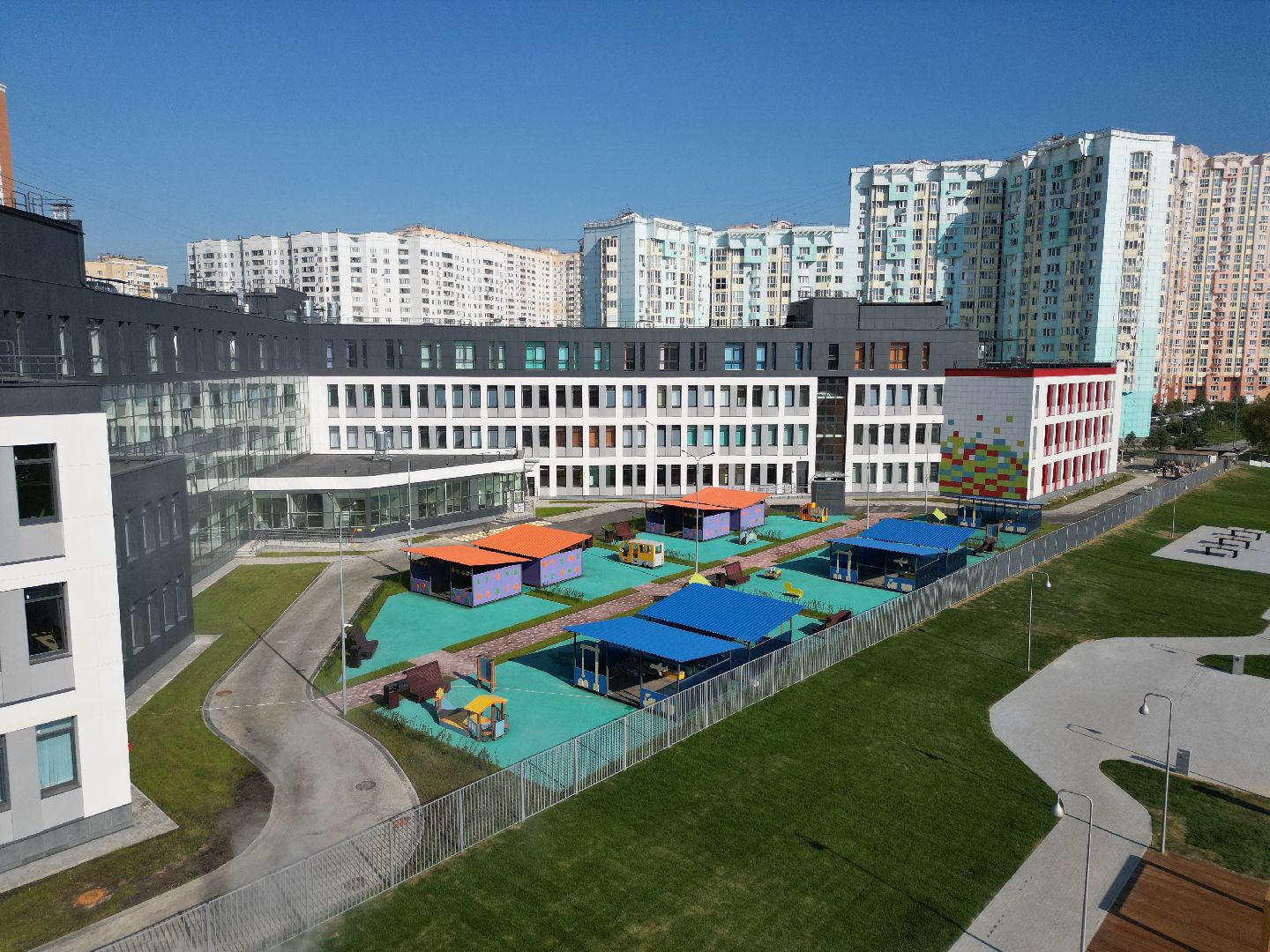 видео с коптера, школа, красногорск,