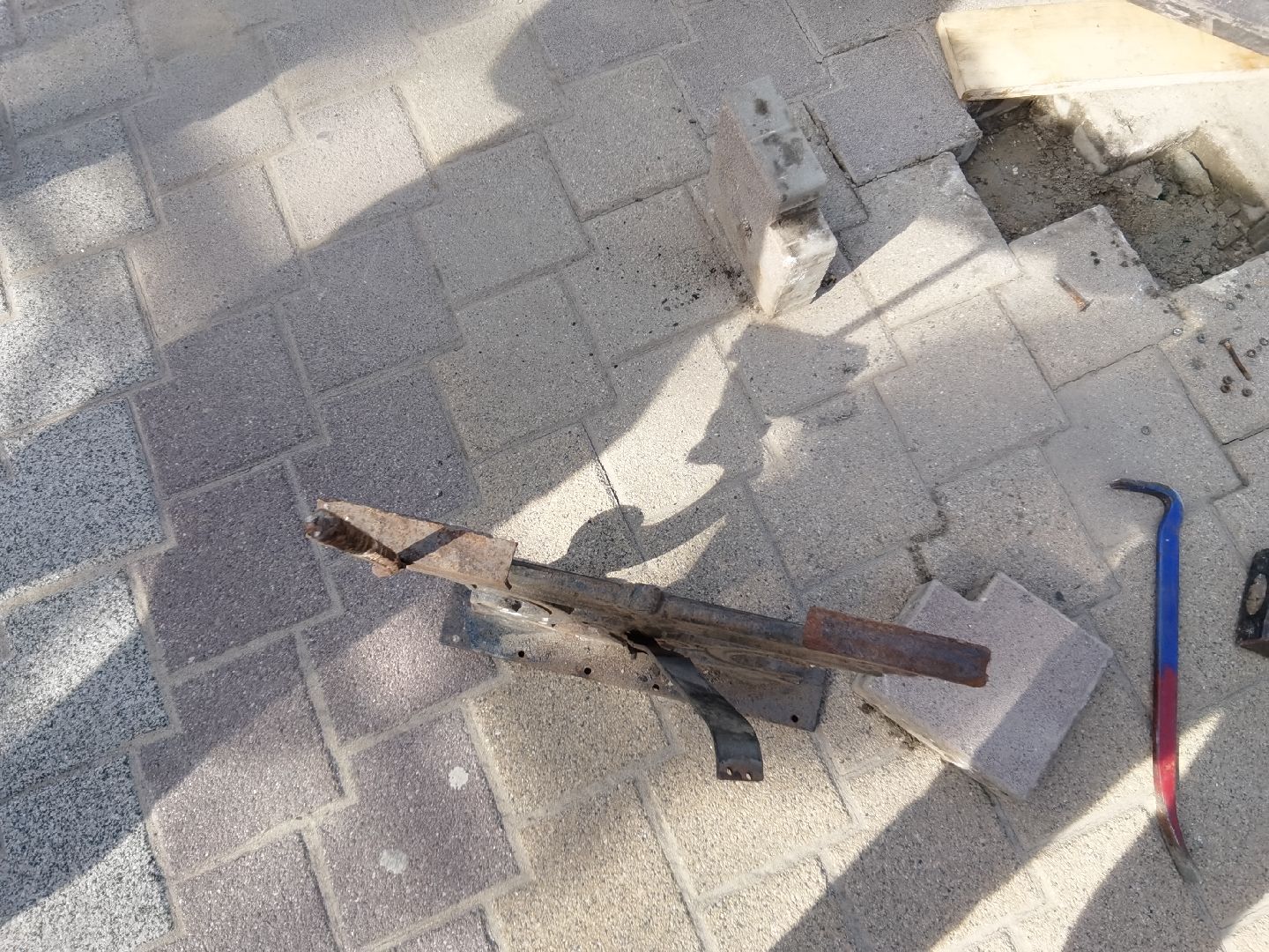 Балашиха, парки, скверы, аллеи, площадь Славы, МБУ Благоустройство-Балашиха, мобильные бригады, ремонт скамейки, Месяц чистоты и благоустройства, Подмосковье