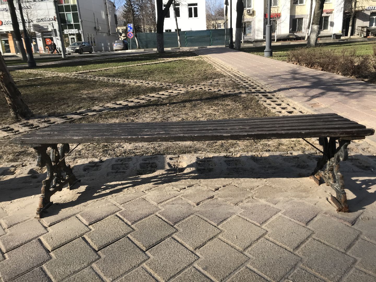 Балашиха, парки, скверы, аллеи, площадь Славы, МБУ Благоустройство-Балашиха, мобильные бригады, ремонт скамейки, Месяц чистоты и благоустройства, Подмосковье