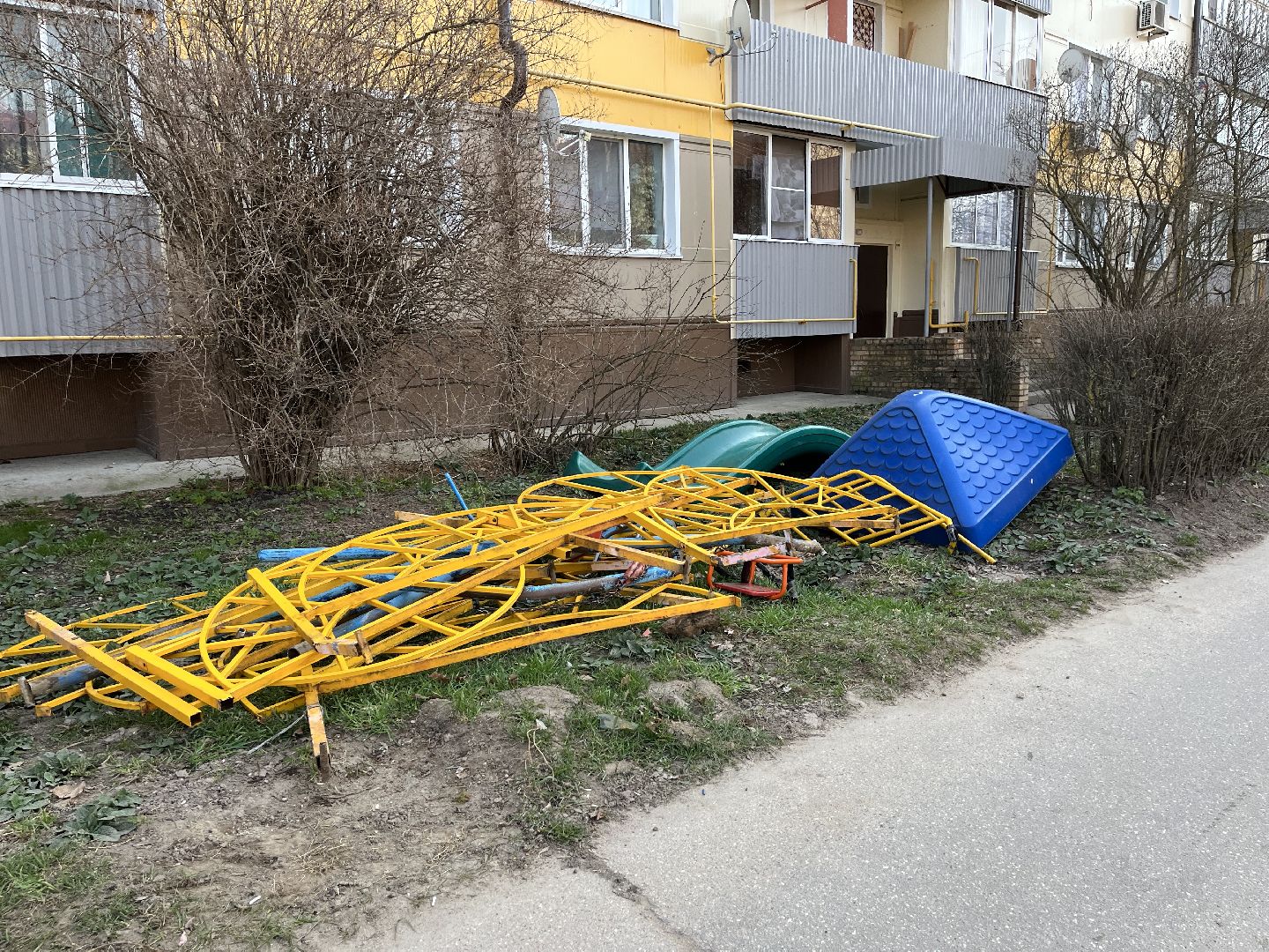 Шаховская, детская площадка, демонтаж