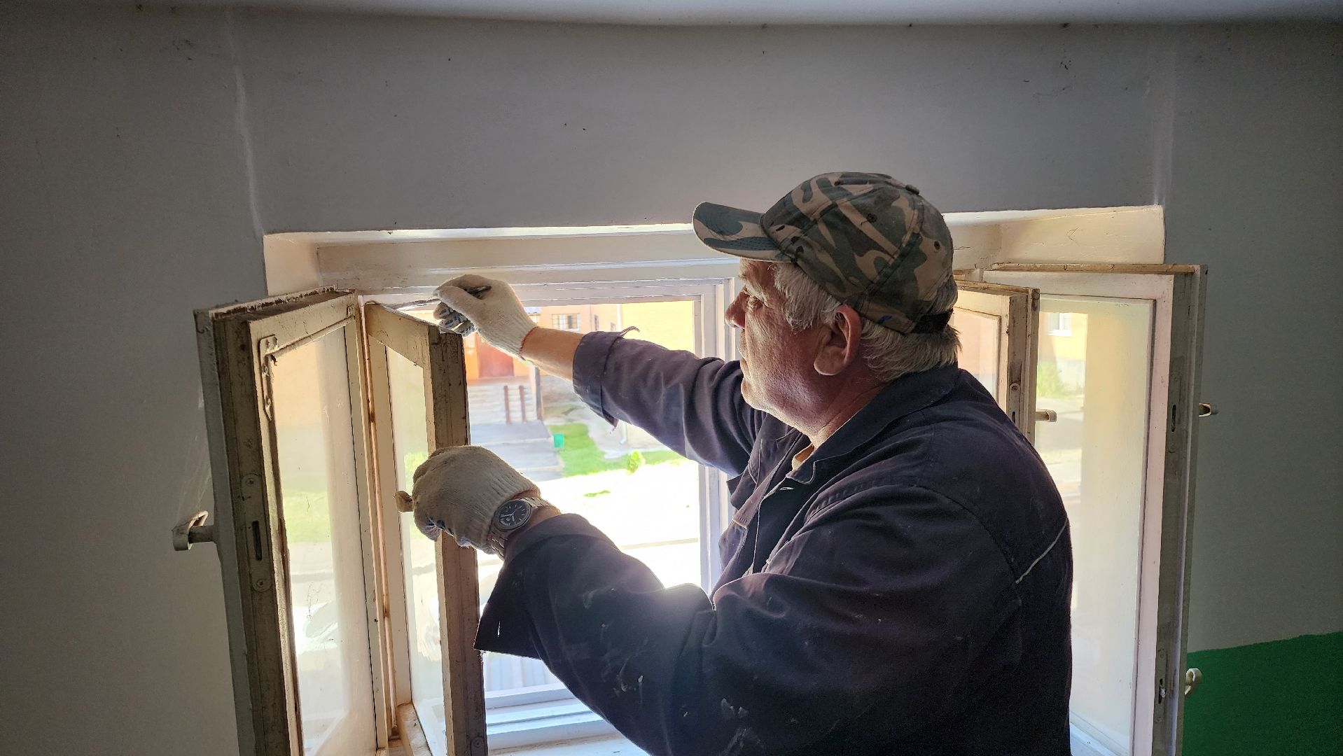 Бронницы, Поселок Горка, Покраска окон, Подготовка к зимнему периоду,