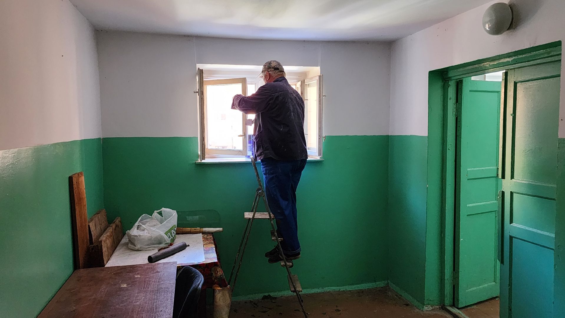 Бронницы, Поселок Горка, Покраска окон, Подготовка к зимнему периоду,