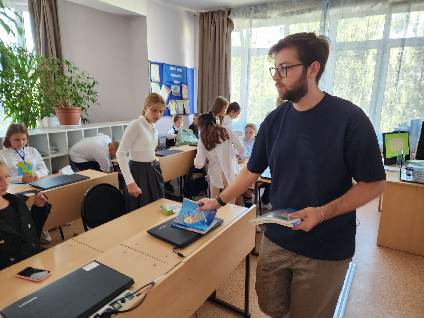 Чехов, школа 3, новые учителя, молодые преподаватели, семья педагогов, Анастасия Гроза, Даниил Гроза, поддержка учителей,