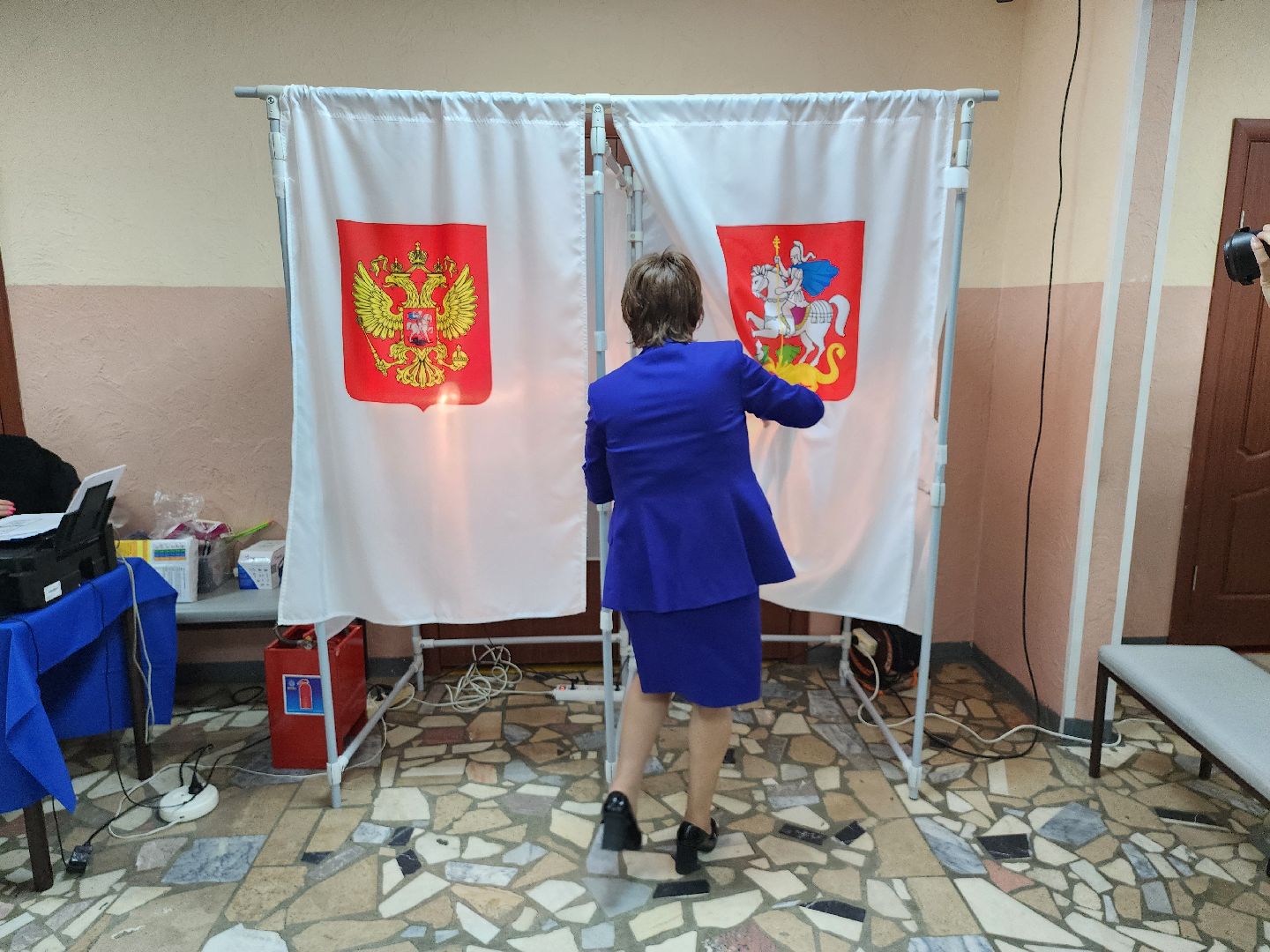 муниципальные выборы 2024, выборы депутатов в совет депутатов, ленинский округ, почетный гражданин голосует, жители делают свой выбор,