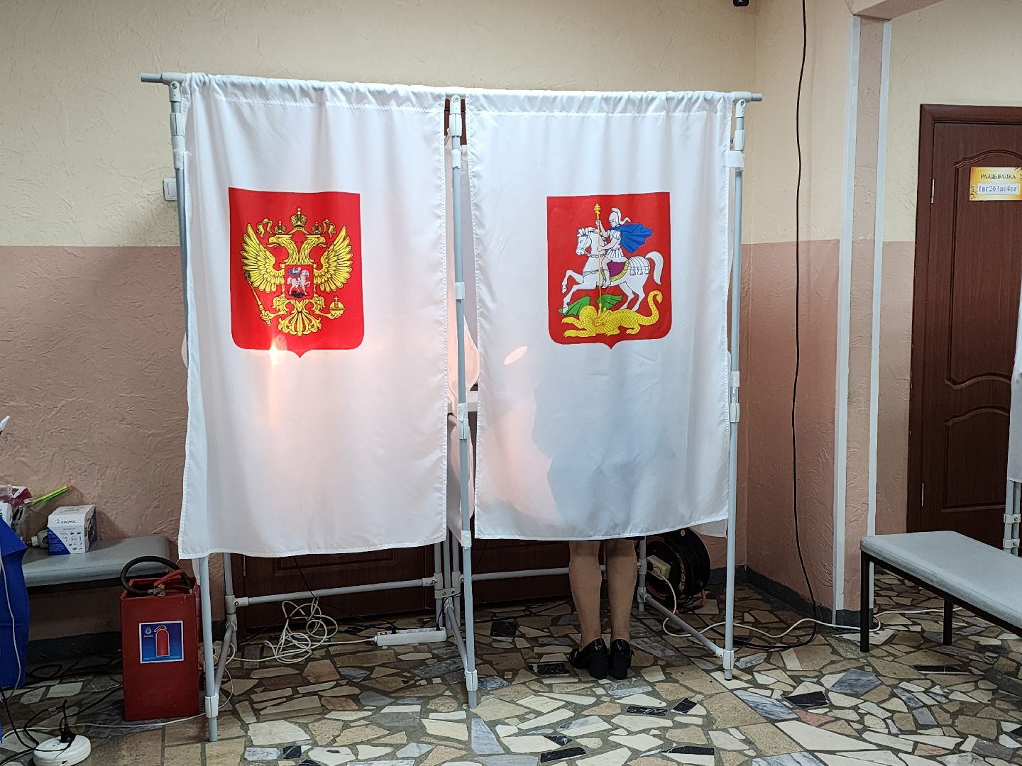 муниципальные выборы 2024, выборы депутатов в совет депутатов, ленинский округ, почетный гражданин голосует, жители делают свой выбор,