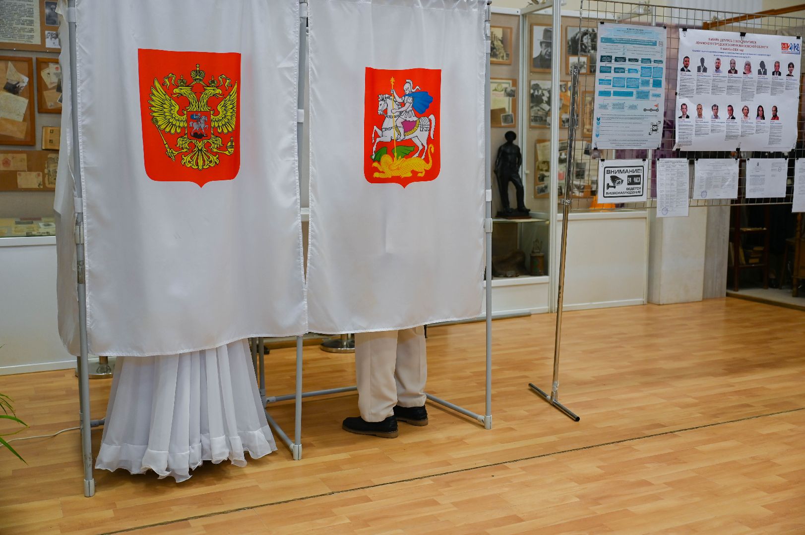 выборы, муниципальные выборы 2024, голосуют жених и невеста, гражданская позиция, ленинский округ, молодожены делают выбор, Совет депутатов ленинского округа,загс выборы,