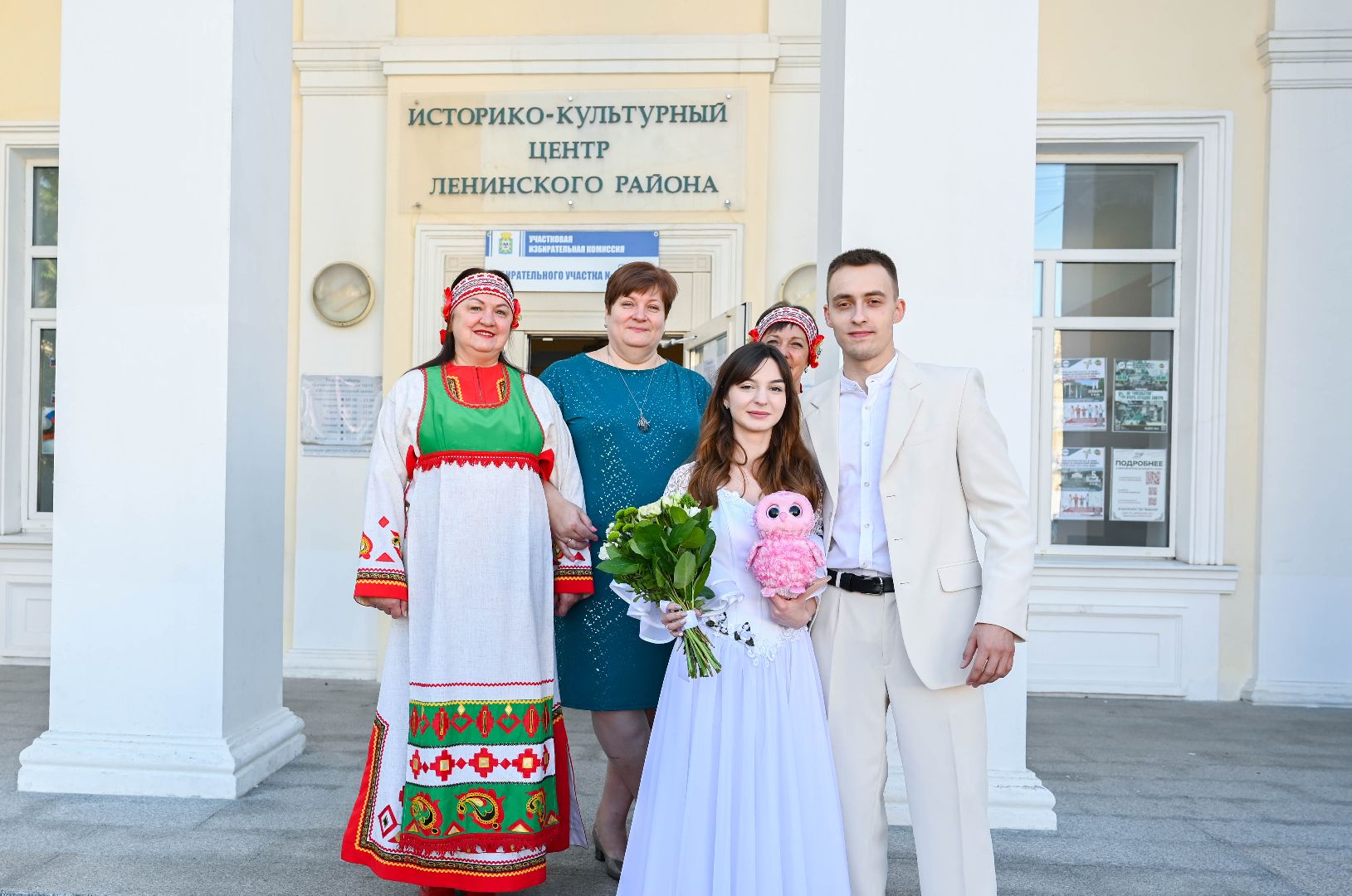 выборы, муниципальные выборы 2024, голосуют жених и невеста, гражданская позиция, ленинский округ, молодожены делают выбор, Совет депутатов ленинского округа,загс выборы,
