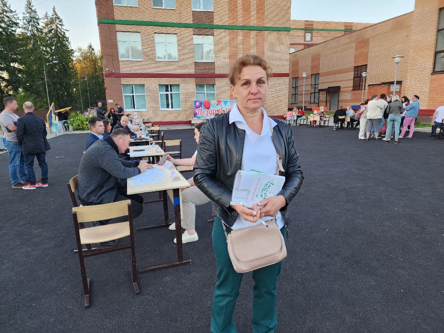 Чехов, поселок Любучаны, выездная администрация, встреча с жителями, обращения жителей, СНТ Флора, деревня Леониха, вывоз мусора, обращение с ТКО, контейнеровоз, электроснабжение, скачки напряжения, Россети,