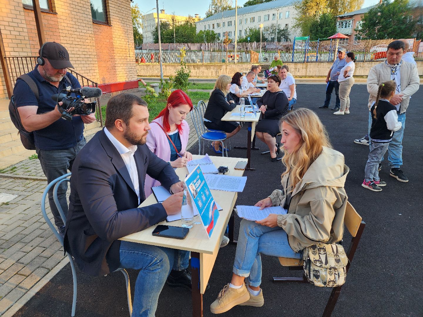 Чехов, поселок Любучаны, выездная администрация, встреча с жителями, обращения жителей, СНТ Флора, деревня Леониха, вывоз мусора, обращение с ТКО, контейнеровоз, электроснабжение, скачки напряжения, Россети,