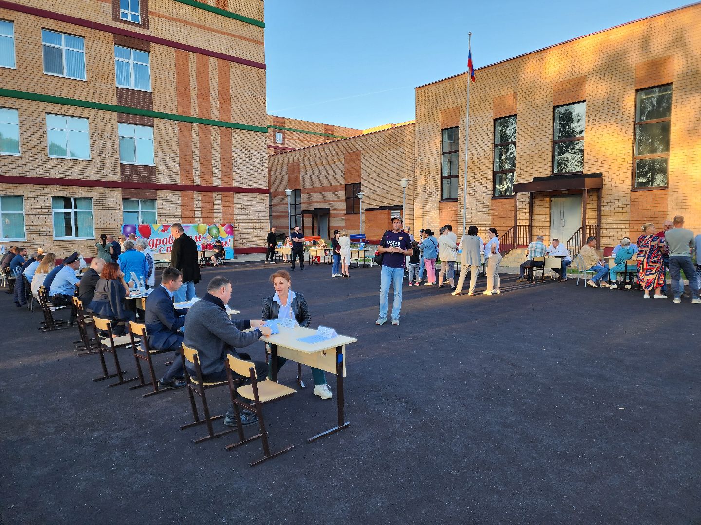 Чехов, поселок Любучаны, выездная администрация, встреча с жителями, обращения жителей, СНТ Флора, деревня Леониха, вывоз мусора, обращение с ТКО, контейнеровоз, электроснабжение, скачки напряжения, Россети,