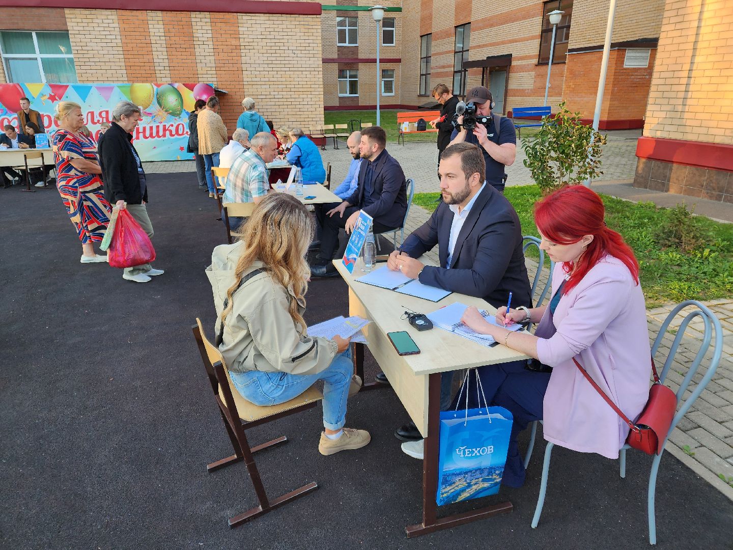 Чехов, поселок Любучаны, выездная администрация, встреча с жителями, обращения жителей, СНТ Флора, деревня Леониха, вывоз мусора, обращение с ТКО, контейнеровоз, электроснабжение, скачки напряжения, Россети,