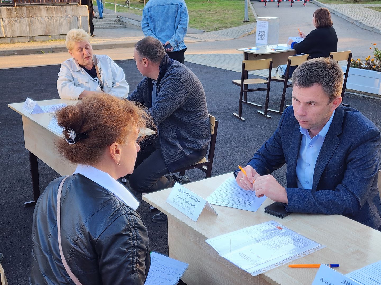 Чехов, поселок Любучаны, выездная администрация, встреча с жителями, обращения жителей, СНТ Флора, деревня Леониха, вывоз мусора, обращение с ТКО, контейнеровоз, электроснабжение, скачки напряжения, Россети,