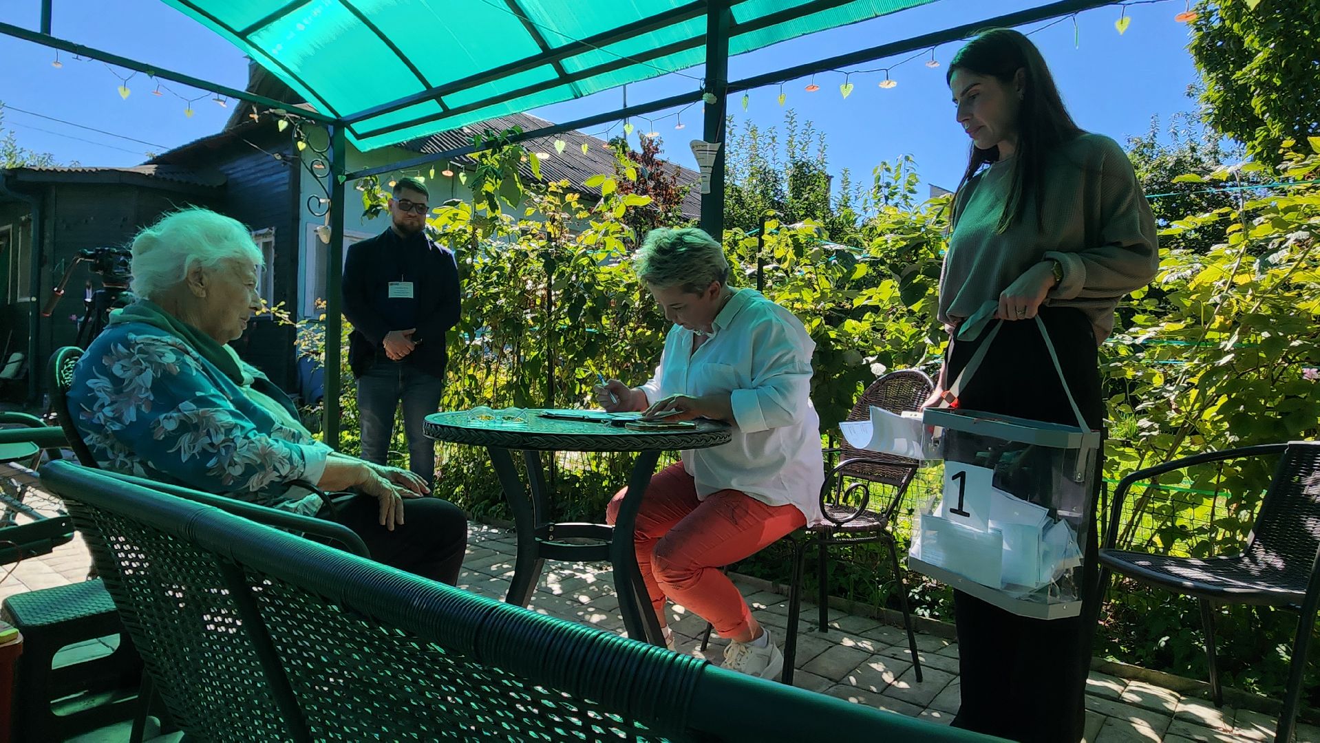 Бронницы, Выборы депутатов, Голосование на дому, Ветеран голосует,