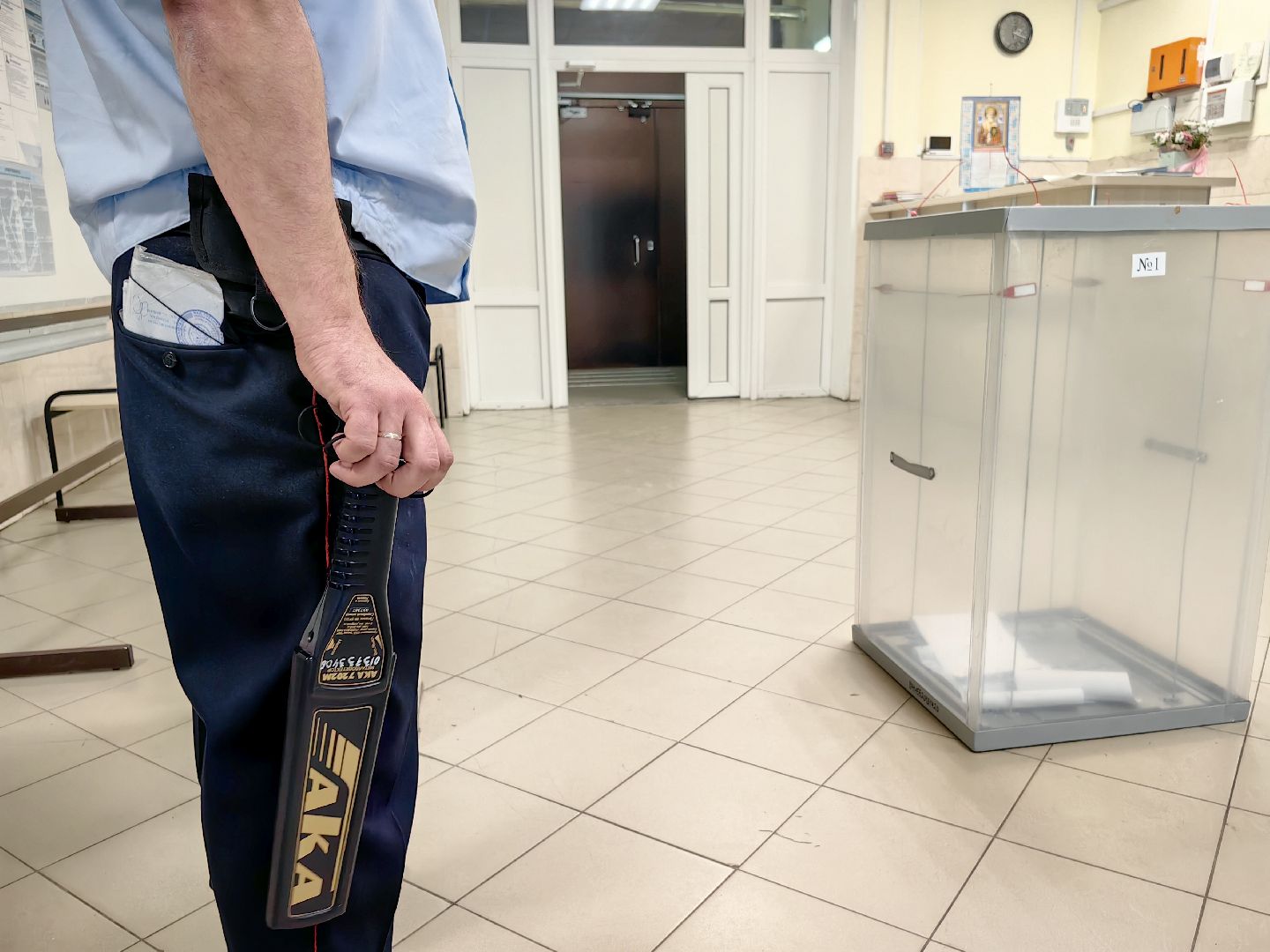 выборы, уик, безопасность, металлодетектор, полиция, камеры видеонаблюдения,