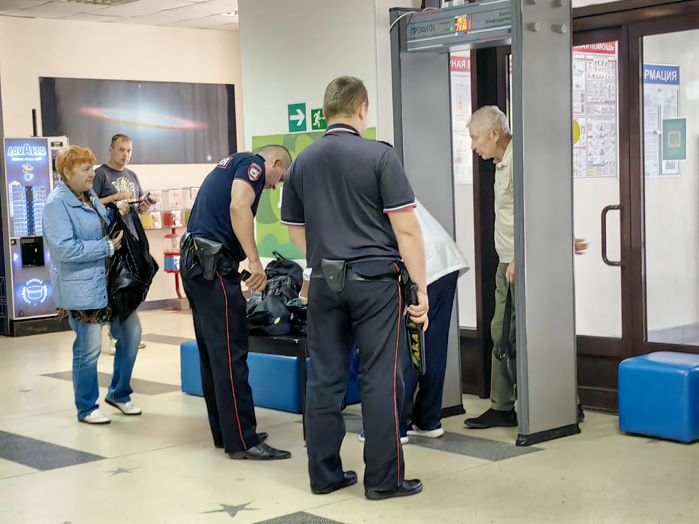 тик, председатель, рамка металлоискатель, безопасность,