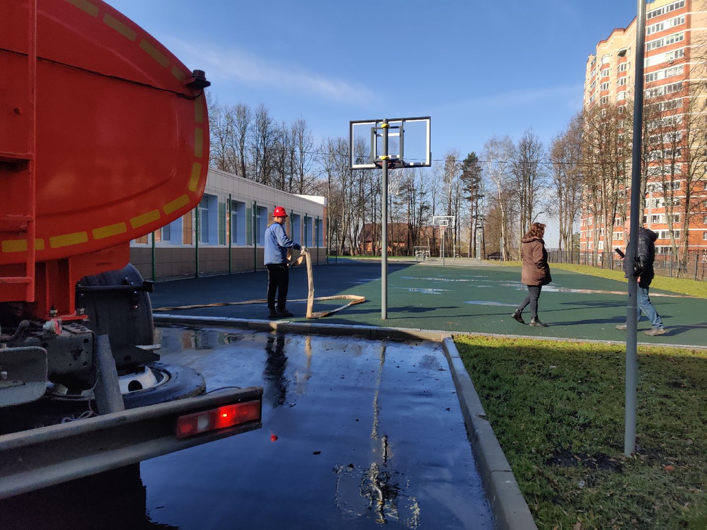 Красноармейск, уборка улиц, влажная уборка, школьный двор,