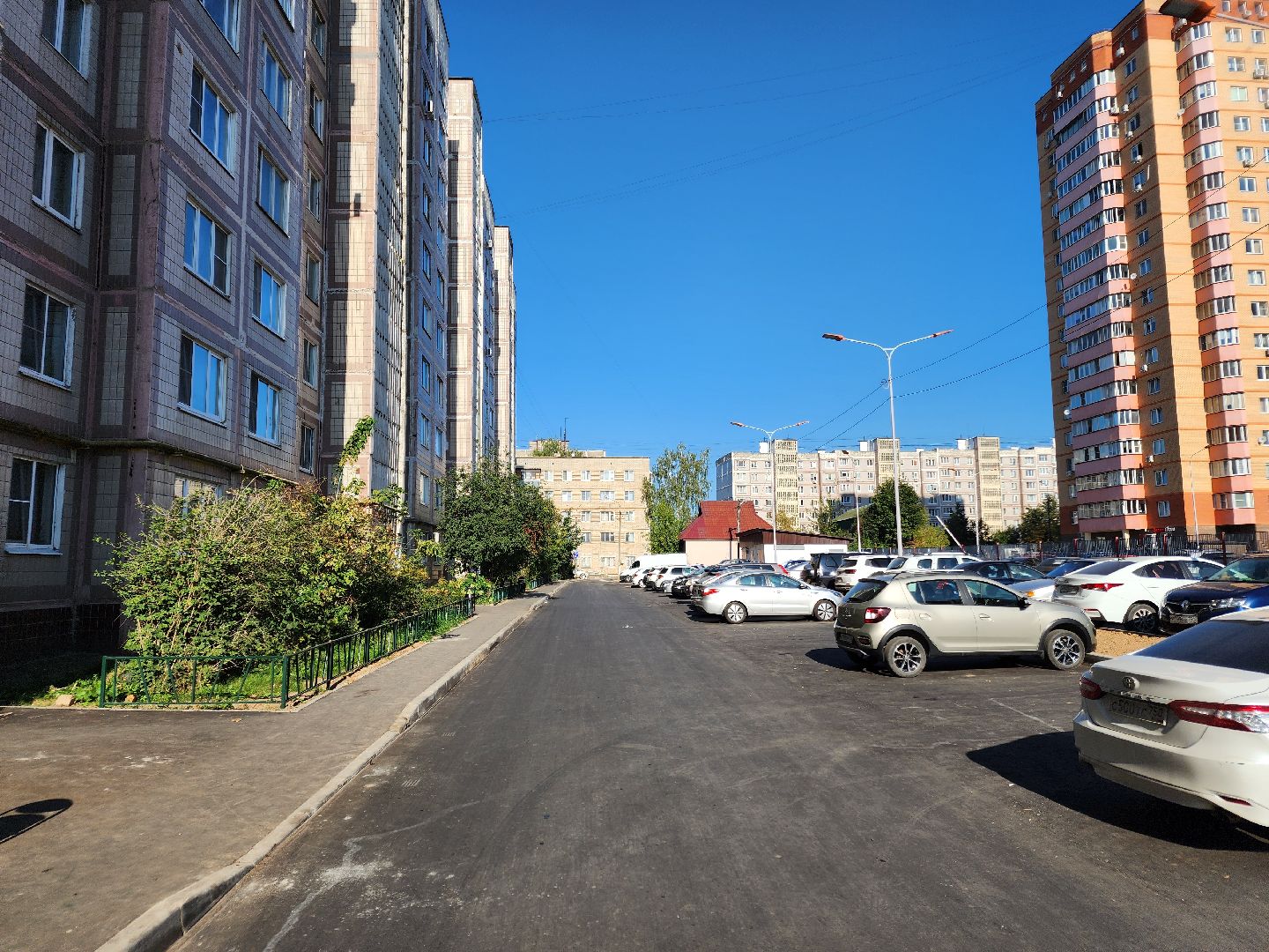 Чехов, улица Лопасненская, комплексное благоустройство двора, дворовая территория, парковки, тротуары, проезды, спортивная площадка, освещение, озеленение, формирование комфортной городской среды,