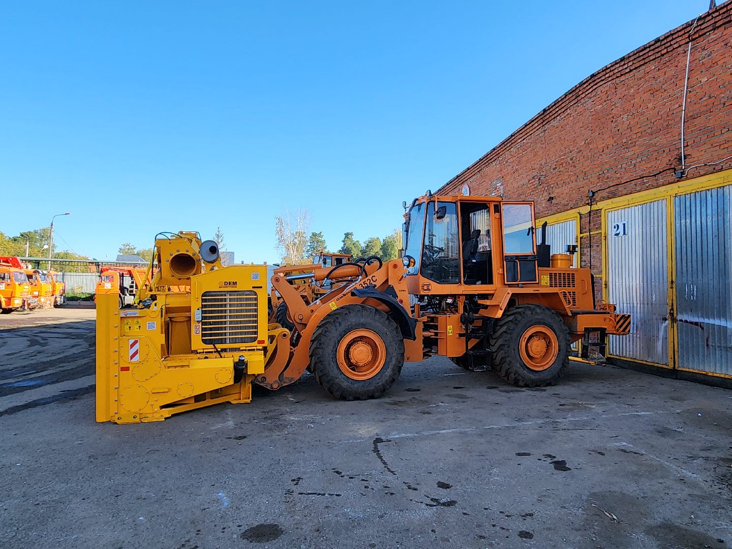 серпухов, комбинат благоустройства, новая техника, улица Екатерины Дашковой, погрузчик-очиститель,