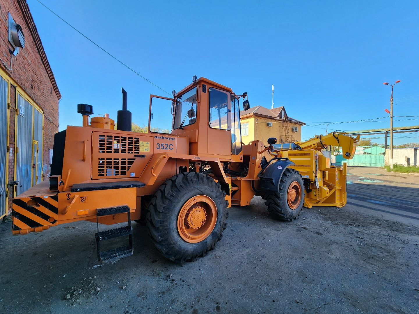 серпухов, комбинат благоустройства, новая техника, улица Екатерины Дашковой, погрузчик-очиститель,