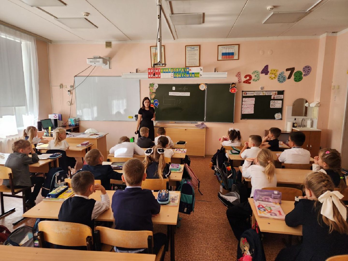 Чехов, школа 3, начальные классы, новый учитель, новый педагог, молодой преподаватель