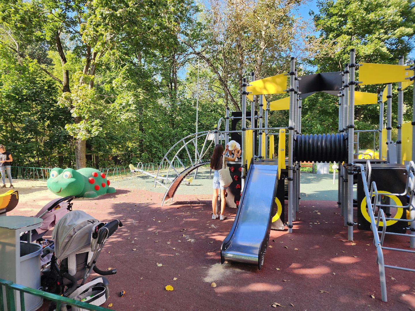 Чехов, улица Дружбы, комплексное благоустройство двора, дворовая территория, детская игровая площадка, парковки, тротуары, проезды, освещение, озеленение, формирование комфортной городской среды,