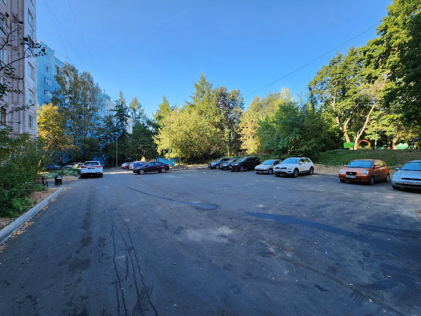 Чехов, улица Дружбы, комплексное благоустройство двора, дворовая территория, детская игровая площадка, парковки, тротуары, проезды, освещение, озеленение, формирование комфортной городской среды,