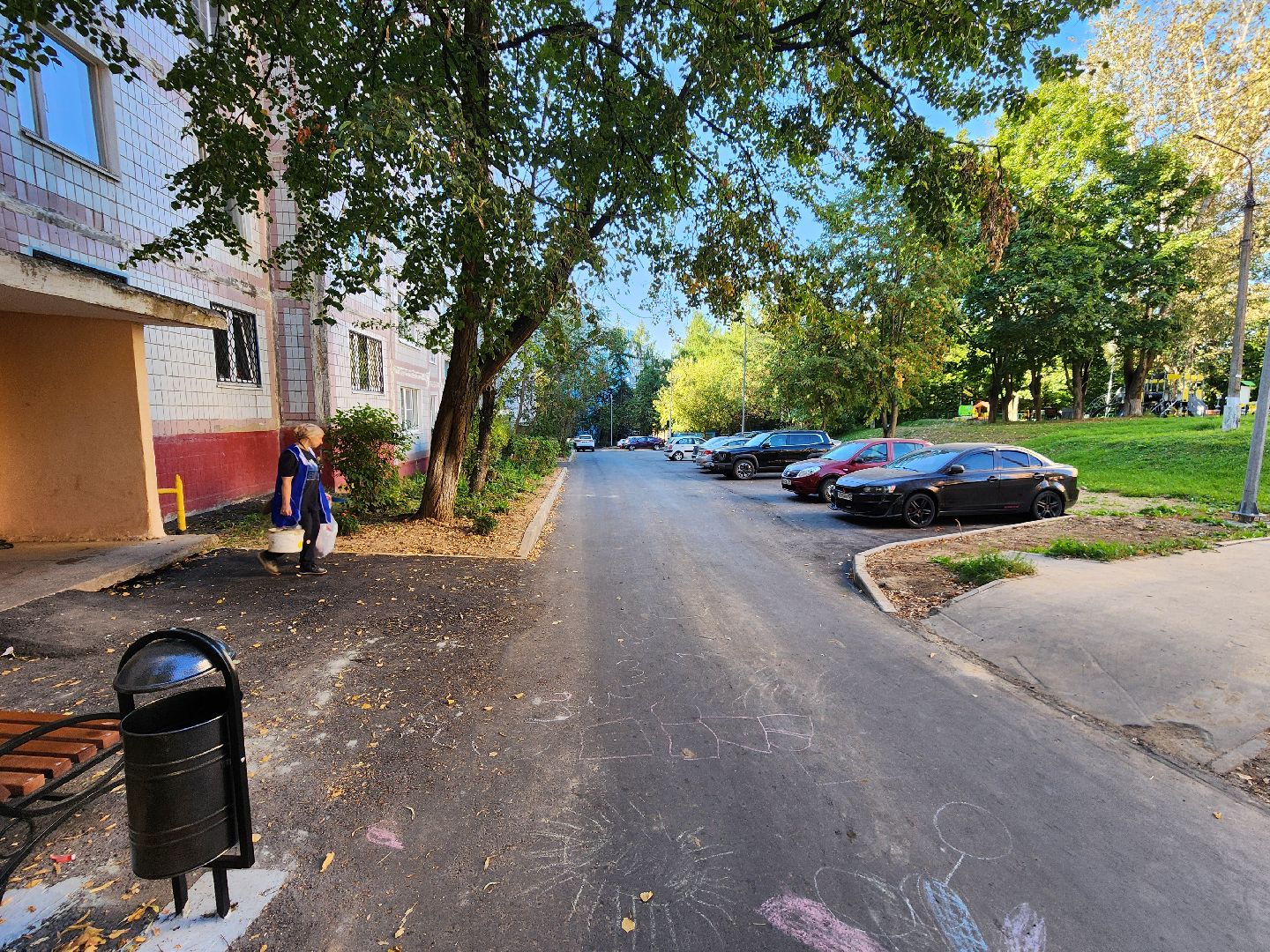 Чехов, улица Дружбы, комплексное благоустройство двора, дворовая территория, детская игровая площадка, парковки, тротуары, проезды, освещение, озеленение, формирование комфортной городской среды,