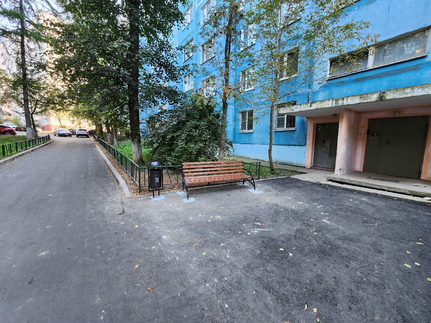 Чехов, улица Дружбы, комплексное благоустройство двора, дворовая территория, детская игровая площадка, парковки, тротуары, проезды, освещение, озеленение, формирование комфортной городской среды,