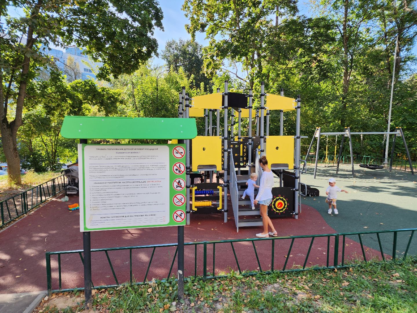 Чехов, улица Дружбы, комплексное благоустройство двора, дворовая территория, детская игровая площадка, парковки, тротуары, проезды, освещение, озеленение, формирование комфортной городской среды,