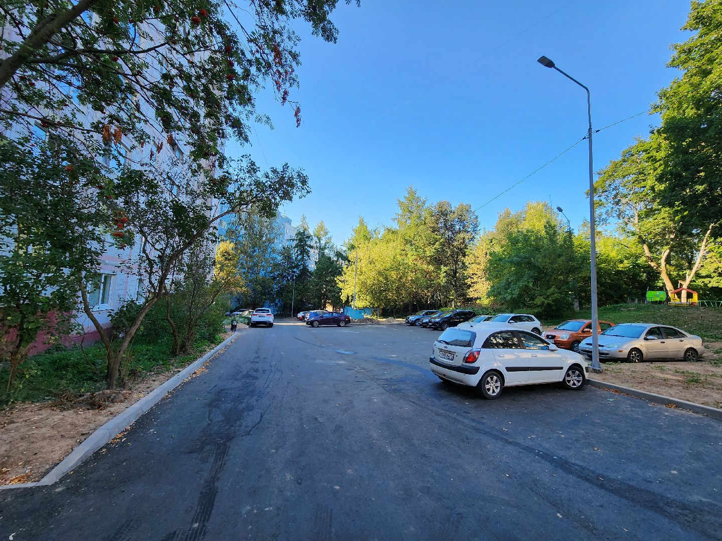 Чехов, улица Дружбы, комплексное благоустройство двора, дворовая территория, детская игровая площадка, парковки, тротуары, проезды, освещение, озеленение, формирование комфортной городской среды,