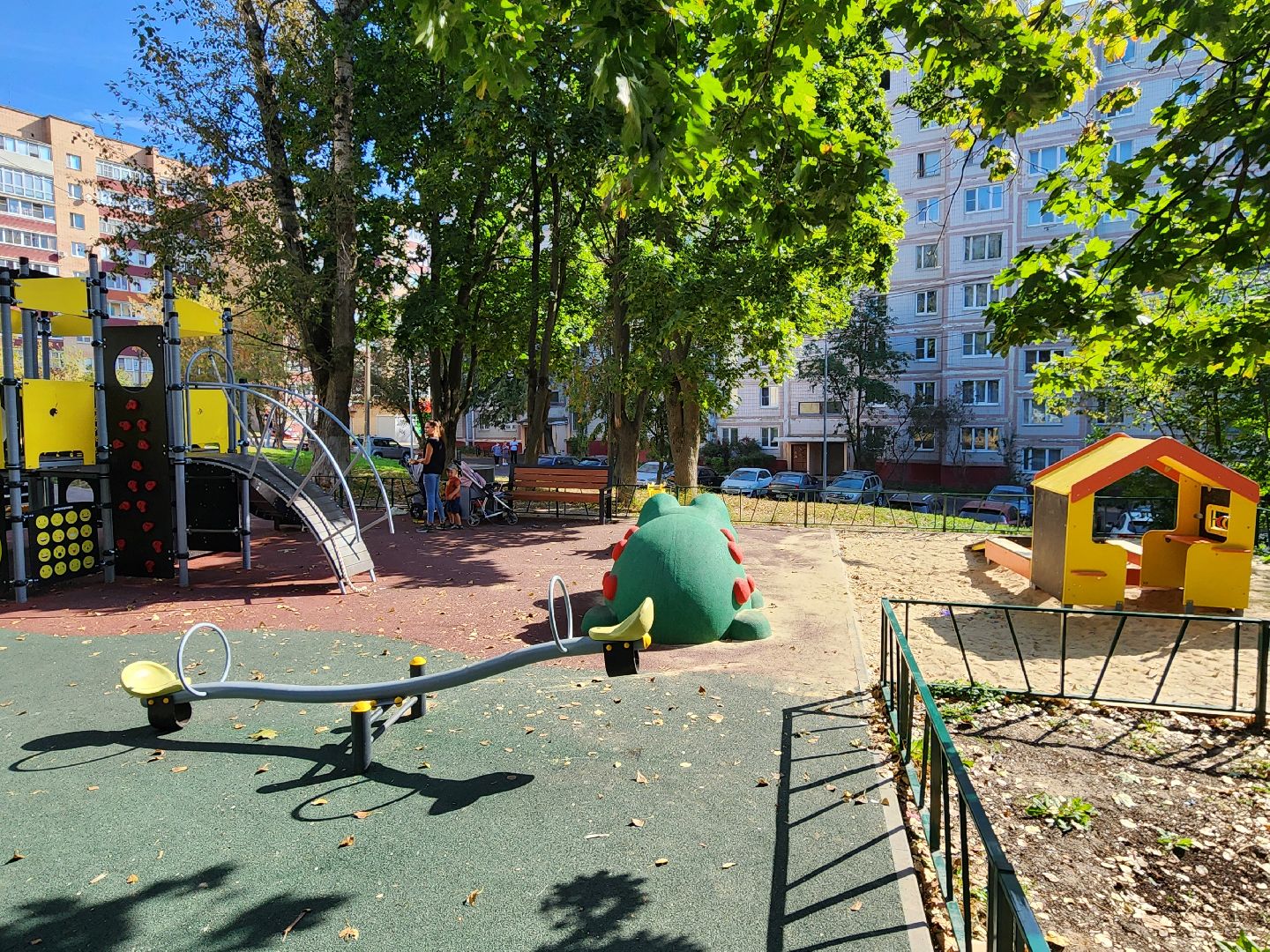 Чехов, улица Дружбы, комплексное благоустройство двора, дворовая территория, детская игровая площадка, парковки, тротуары, проезды, освещение, озеленение, формирование комфортной городской среды,