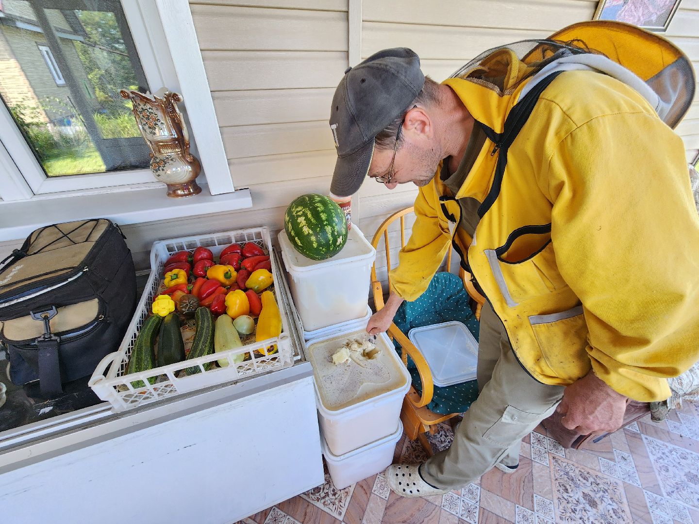 Чехов, деревня Чепелево, КФХ Вишневый сад, пчеловод Владимир Тычинин, фермерское хозяйство, грант, министерство сельского хозяйства и продовольствия Московской области,пчеловодство, производство меда,
