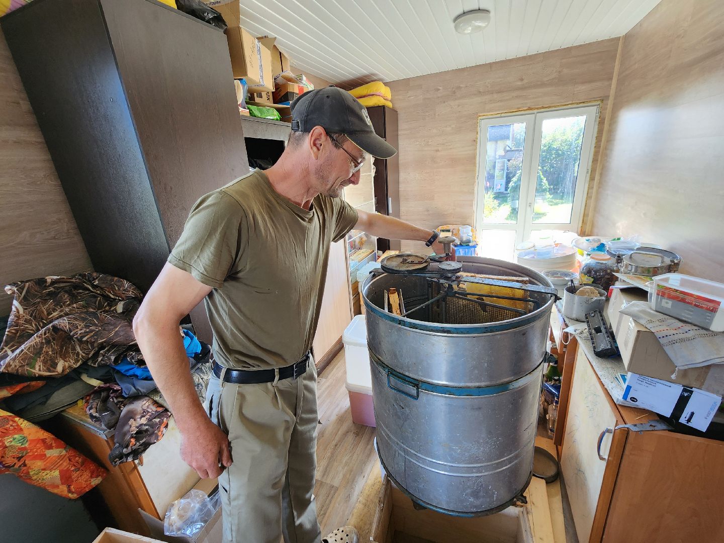 Чехов, деревня Чепелево, КФХ Вишневый сад, пчеловод Владимир Тычинин, фермерское хозяйство, грант, министерство сельского хозяйства и продовольствия Московской области,пчеловодство, производство меда,