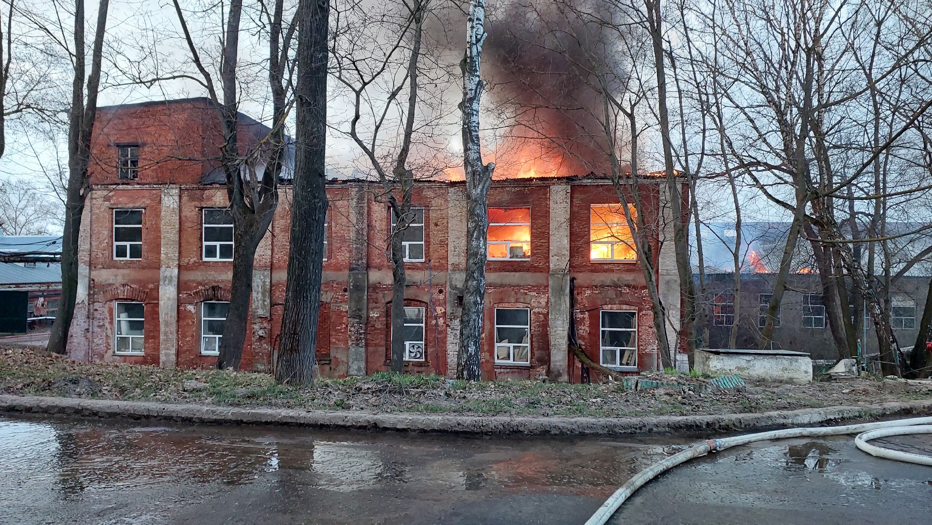 пожар, серпухов, мчс, чп, пожарные, бумажная фабрика