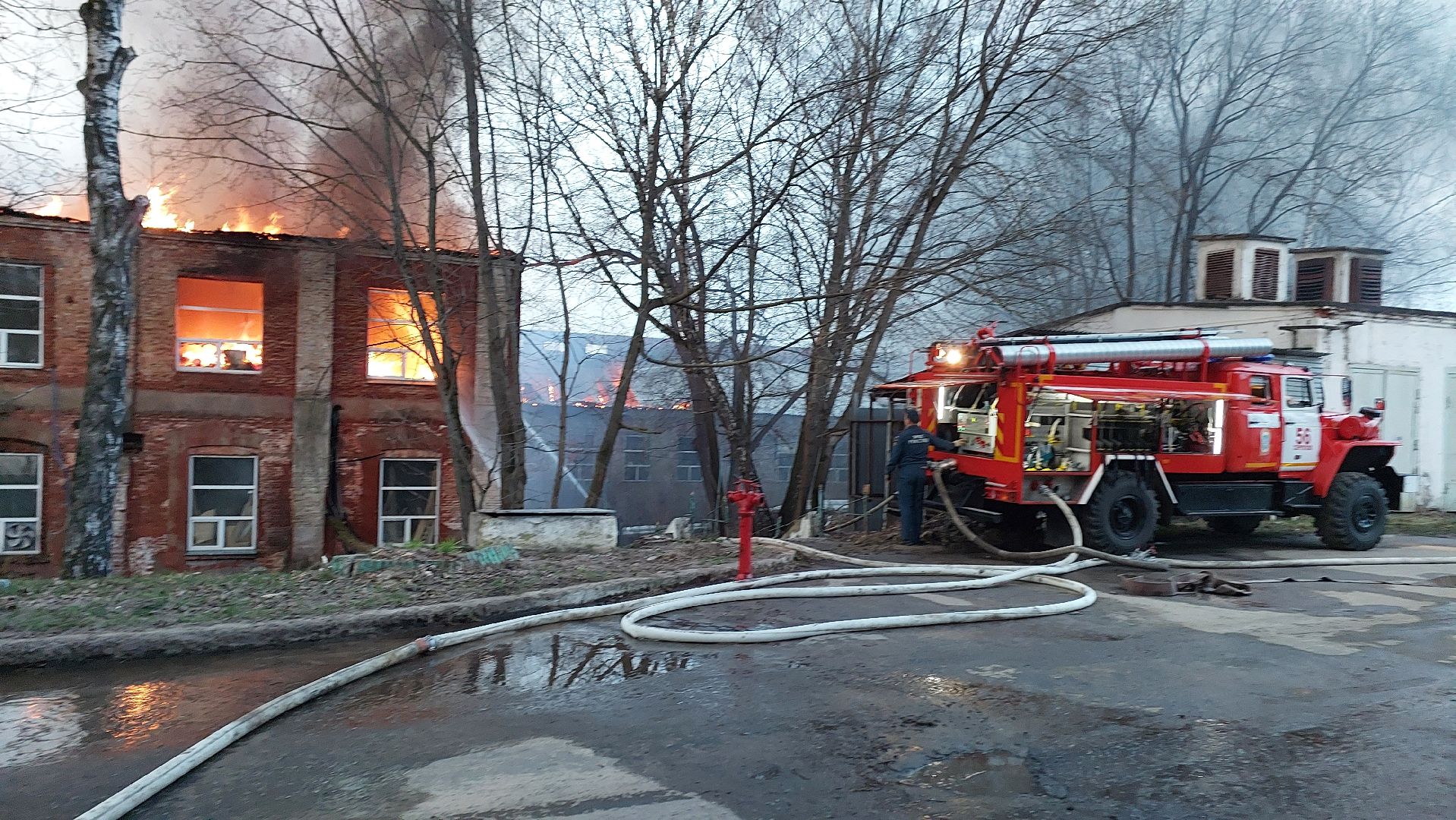 пожар, серпухов, мчс, чп, пожарные, бумажная фабрика