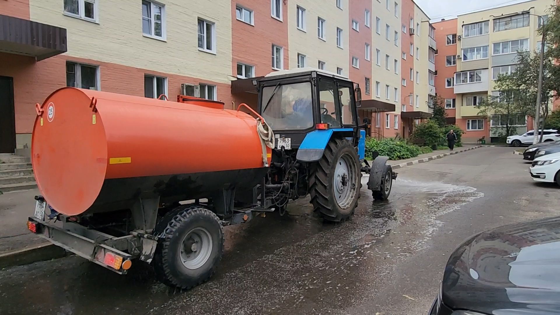 Бронницы, Уборка дворов осенью, механизированная уборка, Советская 112, Дорожные службы,