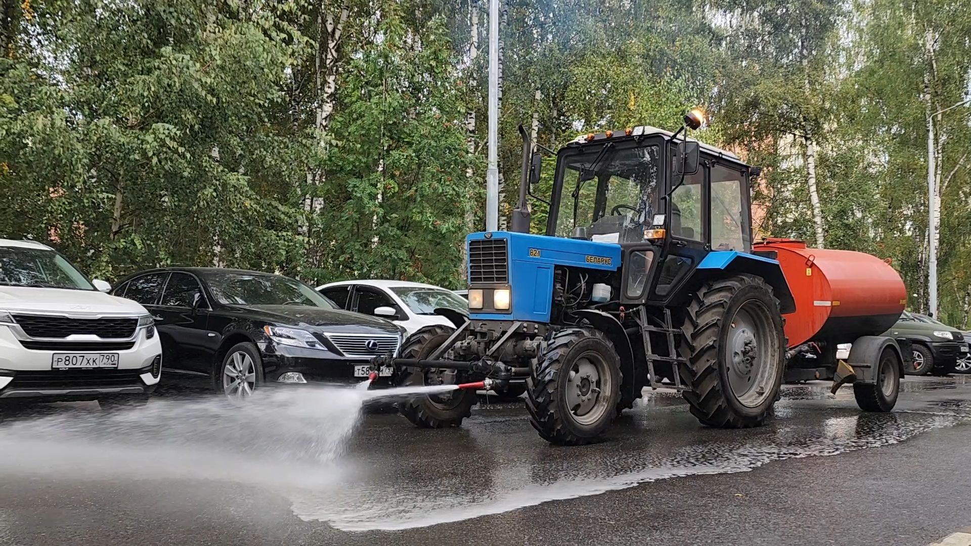 Бронницы, Уборка дворов осенью, механизированная уборка, Советская 112, Дорожные службы,