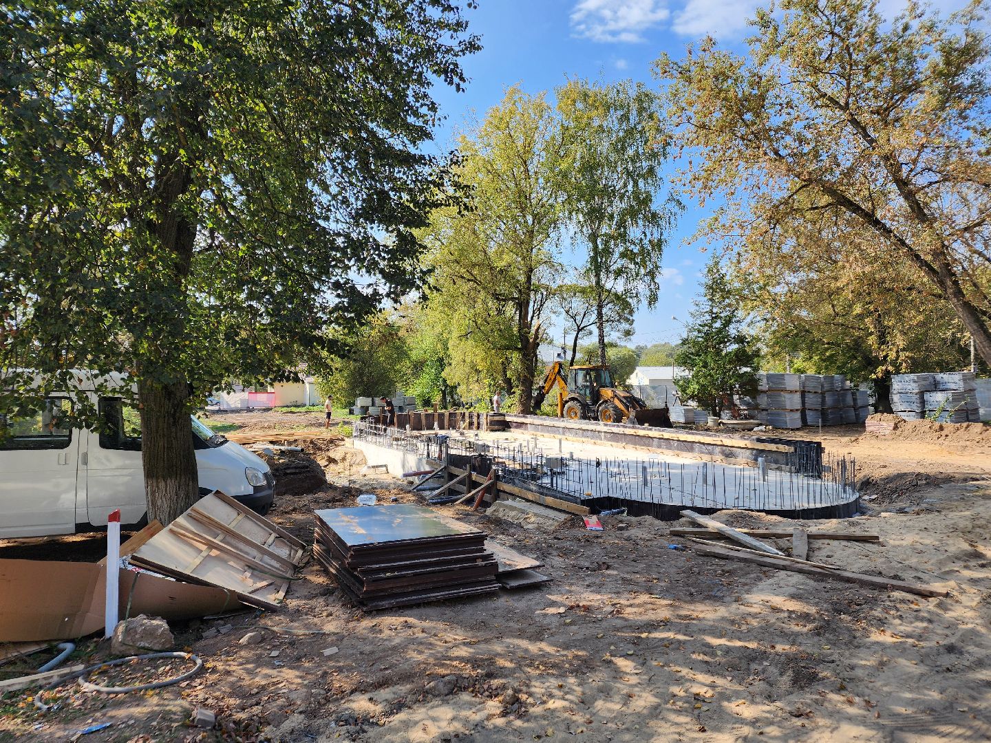 Чехов, бульвар Чехова, сквер Чехова, реконструкция, благоустройство, фонтан, пешеходные дорожки, озеленение, арт объекты, освещение, качели, нацпроект Жилье и городская среда, формирование комфортной городской среды,