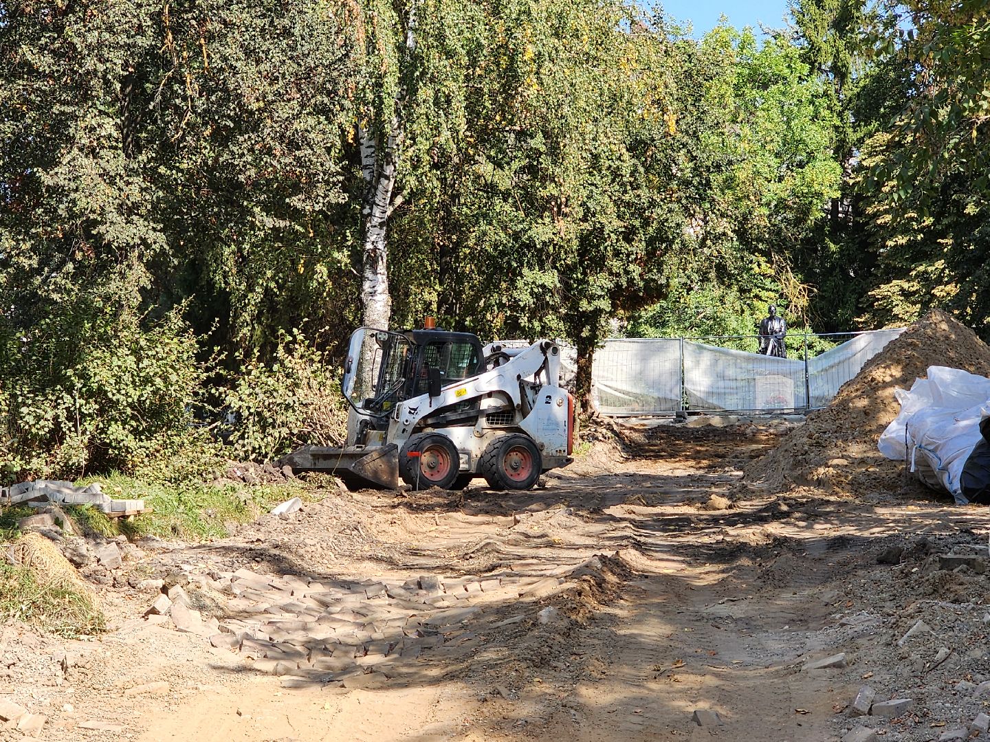 Чехов, бульвар Чехова, сквер Чехова, реконструкция, благоустройство, фонтан, пешеходные дорожки, озеленение, арт объекты, освещение, качели, нацпроект Жилье и городская среда, формирование комфортной городской среды,