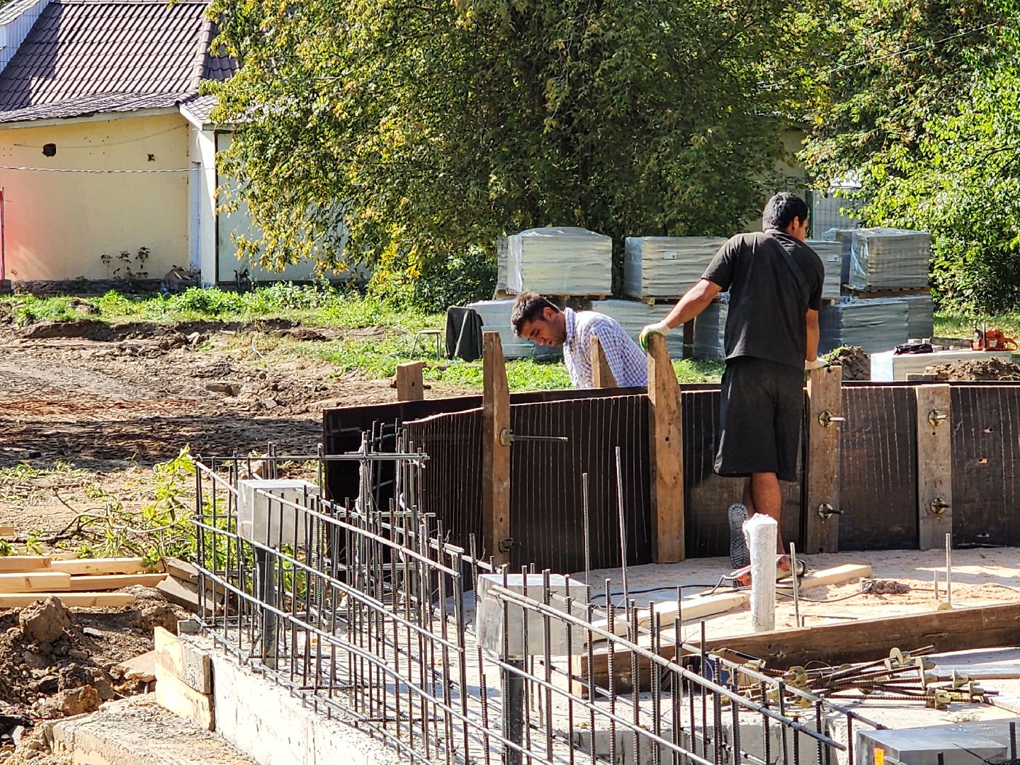 Чехов, бульвар Чехова, сквер Чехова, реконструкция, благоустройство, фонтан, пешеходные дорожки, озеленение, арт объекты, освещение, качели, нацпроект Жилье и городская среда, формирование комфортной городской среды,