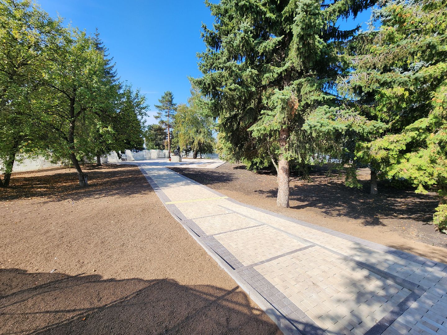 Чехов, бульвар Чехова, сквер Чехова, реконструкция, благоустройство, фонтан, пешеходные дорожки, озеленение, арт объекты, освещение, качели, нацпроект Жилье и городская среда, формирование комфортной городской среды,