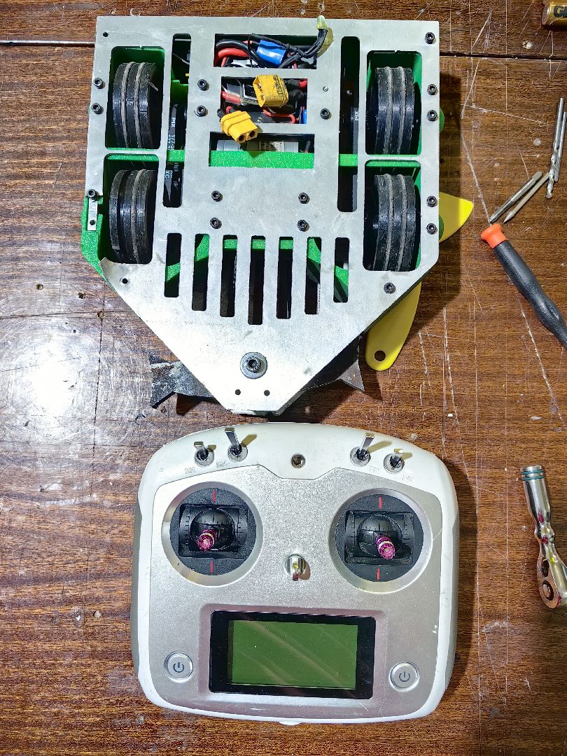 команды 2ФМ и 2ФМ2, форум Технопром, Робот PinkPong, робот GreenPong, бой, мини-роботы,