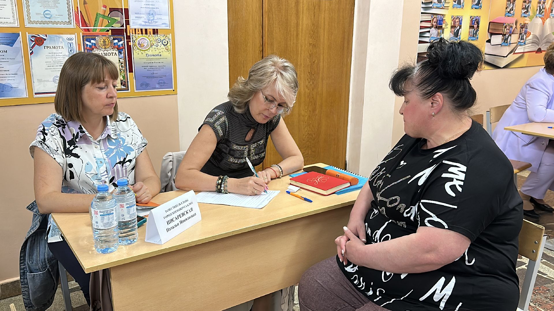 Клин, общество, ЖКХ, контейнерная площадка, контейнер для мусора, люди, выездная администрация,