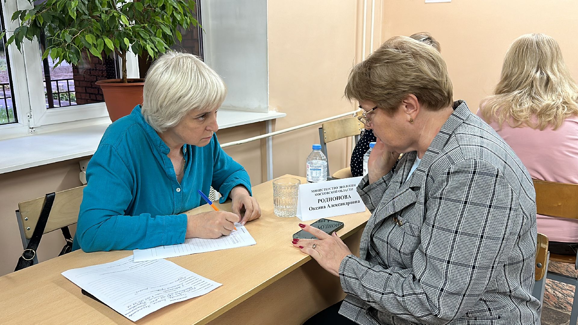 Клин, общество, люди, опиловка деревьев, выездная администрация,