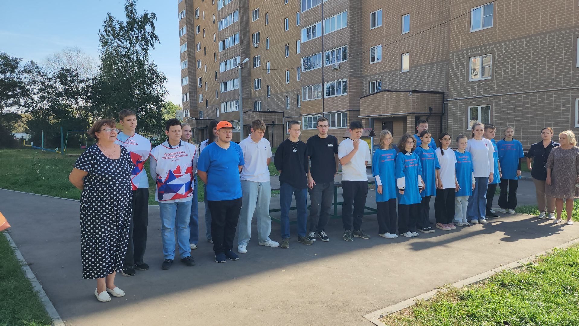 серпухов, волонтеры, день города, поселок большевик, посадка деревьев,