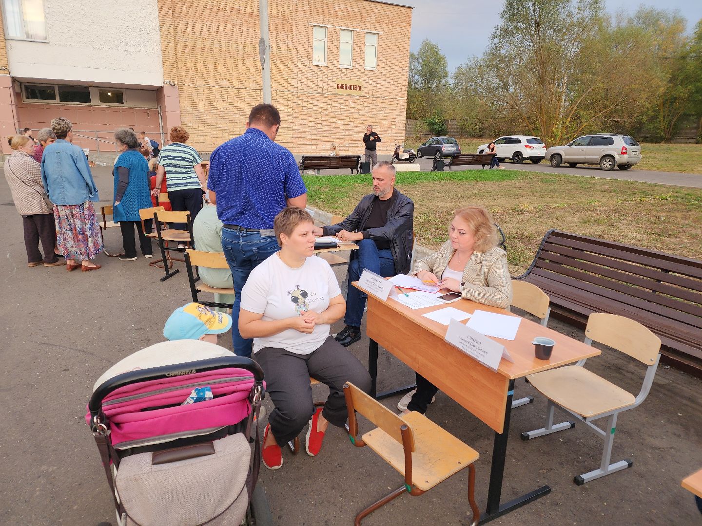 Чехов, поселок Васькино, выездная администрация, встреча с жителями, обращения жителей, Елена Валяева, многодетная мама, жильё, земельные участки, освещение, пешеходный переход, электроснабжение, контейнерная площадка,