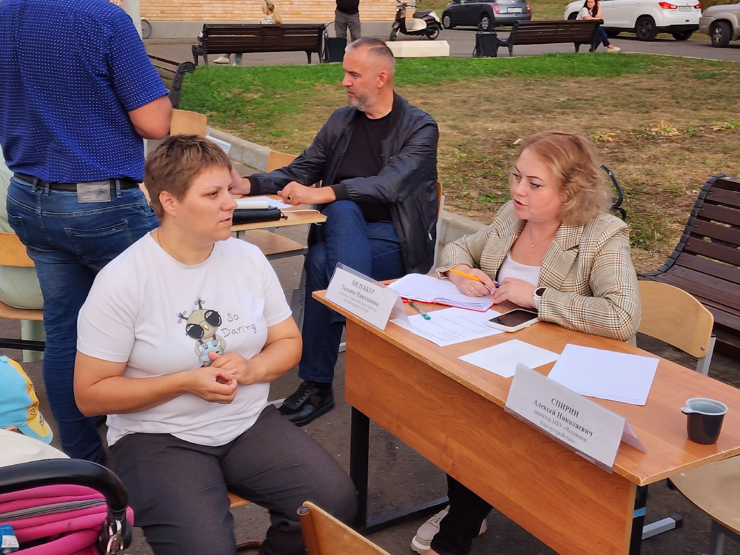 Чехов, поселок Васькино, выездная администрация, встреча с жителями, обращения жителей, Елена Валяева, многодетная мама, жильё, земельные участки, освещение, пешеходный переход, электроснабжение, контейнерная площадка,