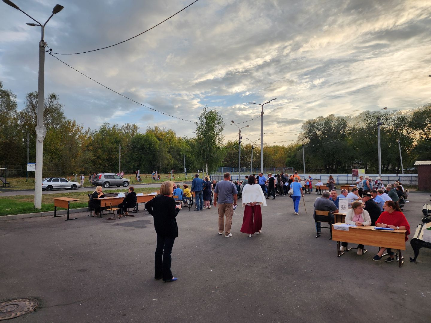 Чехов, поселок Васькино, выездная администрация, встреча с жителями, обращения жителей, Елена Валяева, многодетная мама, жильё, земельные участки, освещение, пешеходный переход, электроснабжение, контейнерная площадка,